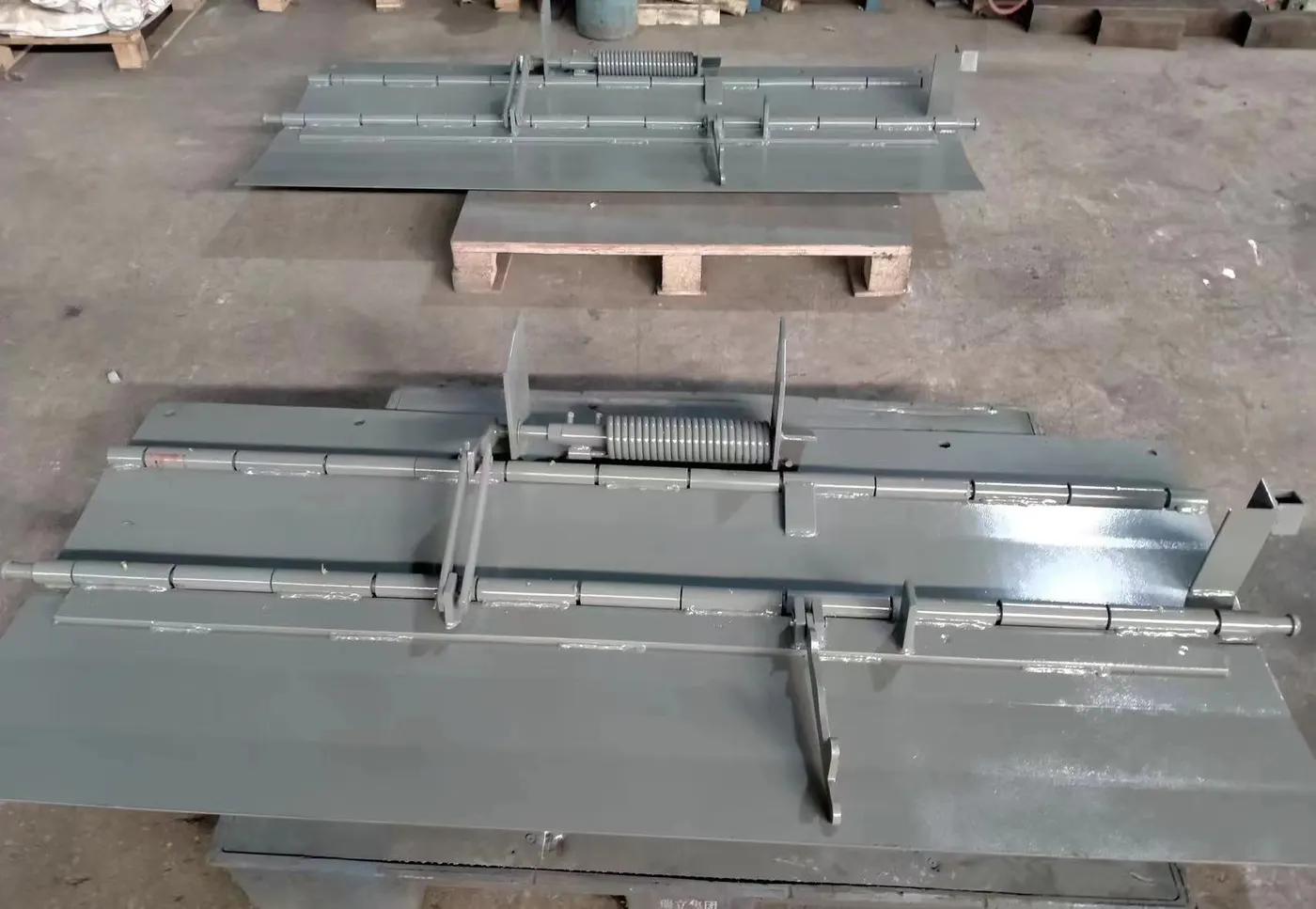Edge-of-Dock Leveler (Mini)
